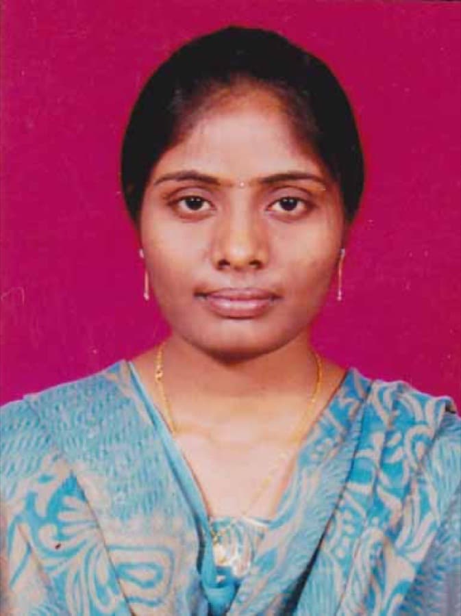 Photograph of Savitha G., Microbiology teacher